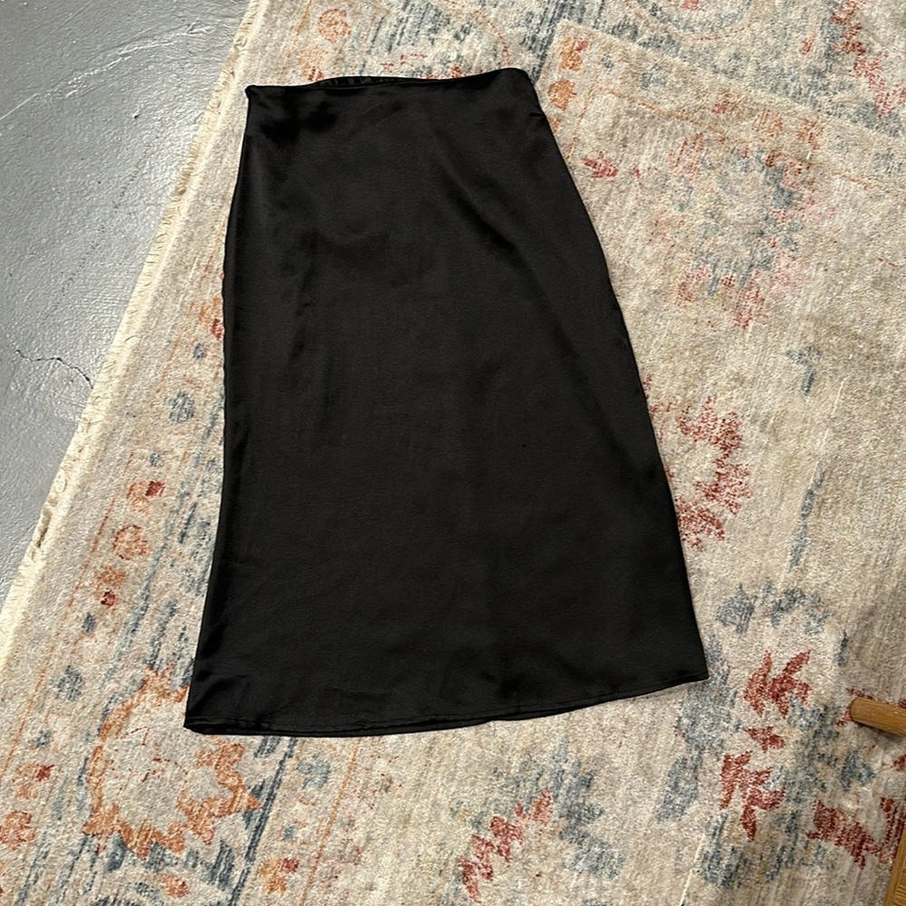 Azoe small satin skirt, hits knee height